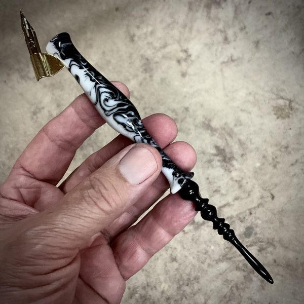 "Black and White Swirl" Handmade Professional Oblique Calligraphy Pen