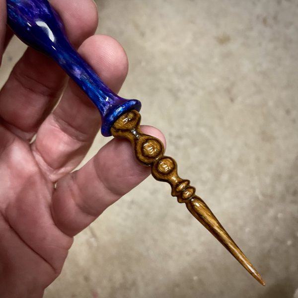 "Blurple" (blue/purple) Handmade Professional Calligraphy Pen (oblique) - Image 4